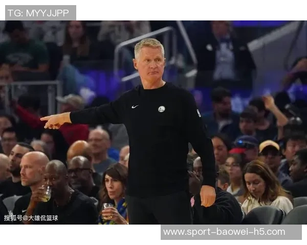 科尔赞霍福德防守智慧精准定位助球队稳固防线